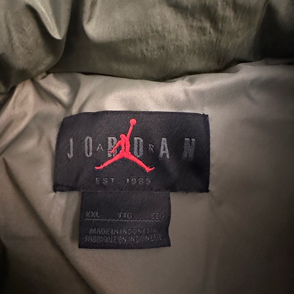 New Jordan Puffer Jacket - Picture 3 of 4